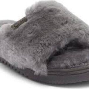 NIB EZ Feet Genuine Shearing Two Band Sandal GRAY